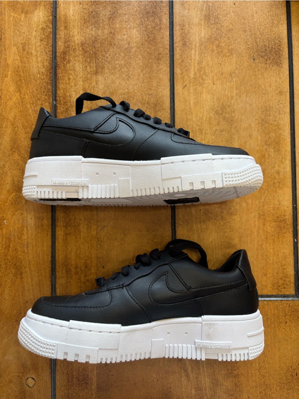 Nike Air Force 1 Low Pixel Black White CK6649-001 - Picture 2 of 7